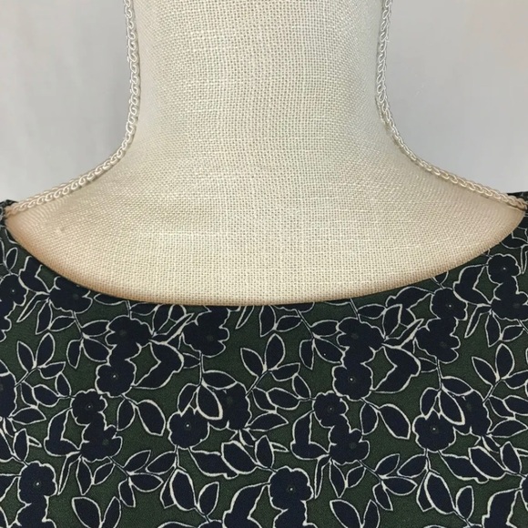 *NWT* Banana Republic Factory / Green and Navy Floral Bell Sleeve Dress / 10 - Picture 6 of 11